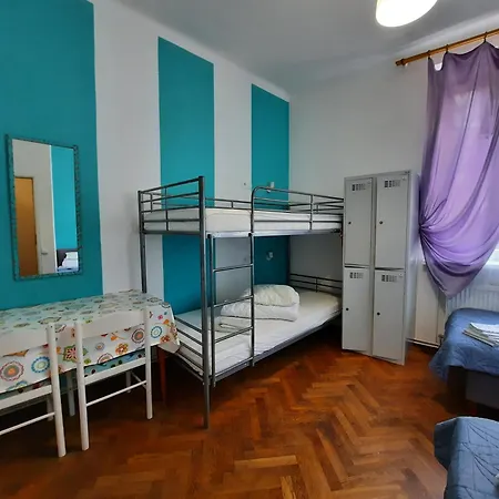 Hostel Lorf Hostel&apartments *