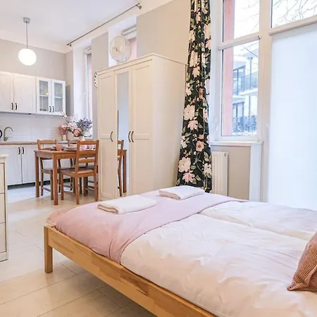 The Pink Blossom Apartment Krakow