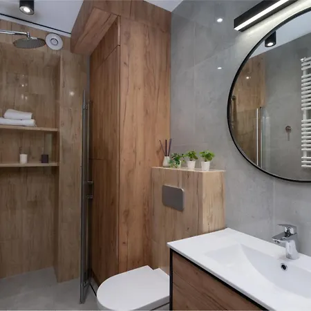 Prestigious With Garden, Garage, And Elegant Villa Krakow