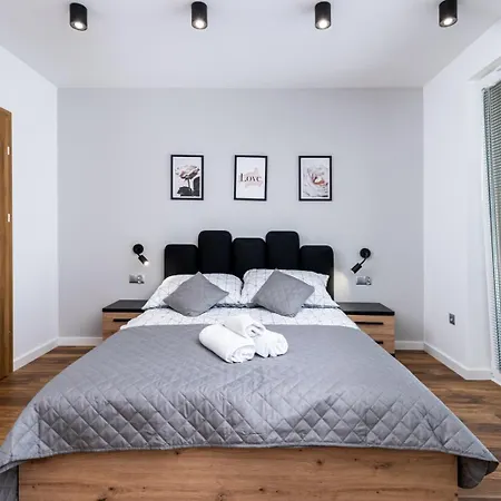Prestigious With Garden, Garage, And Elegant * Krakow
