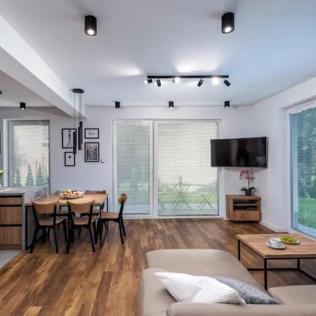 Prestigious With Garden, Garage, And Elegant Villa *