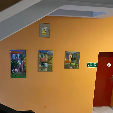 Hostel Art Space *