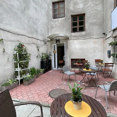 Hostel Art Space *