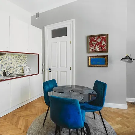 Antique Old Town Apartamento