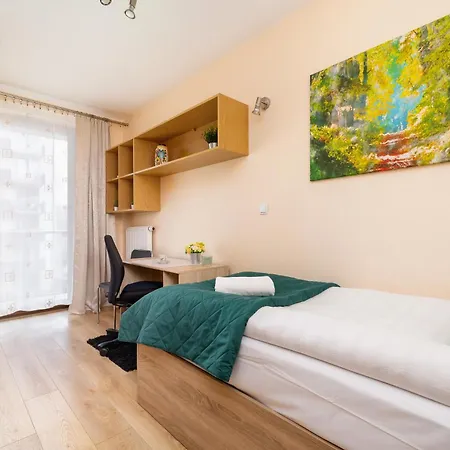 Grzegorzecka Family With Balcony & Parking Cracow By Renters Apartment *