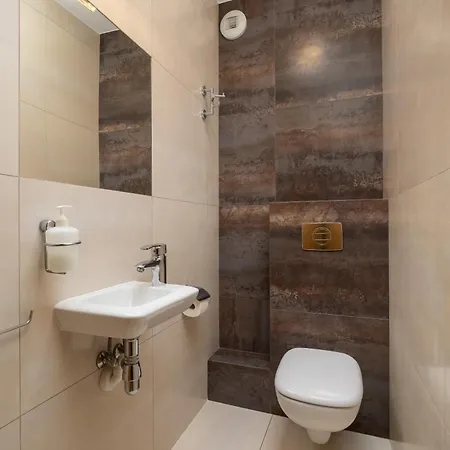 Grzegorzecka Family With Balcony & Parking Cracow By Renters * Krakow