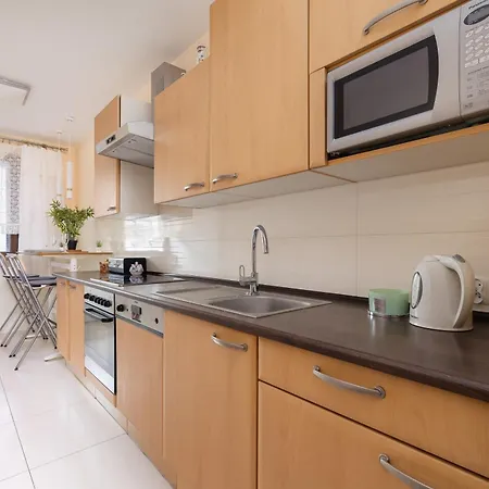 Grzegorzecka Family With Balcony & Parking Cracow By Renters Apartment *