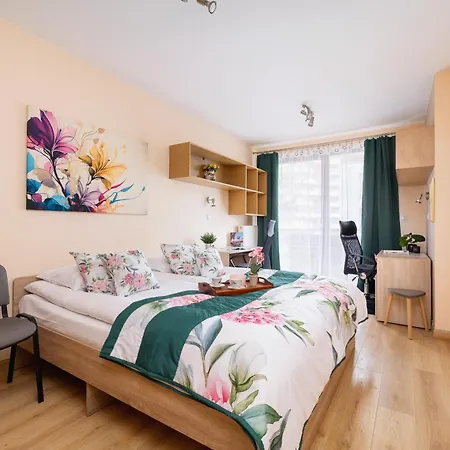 Apartment Grzegorzecka Family With Balcony & Parking Cracow By Renters Krakow
