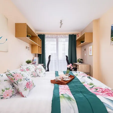 Grzegorzecka Family With Balcony & Parking Cracow By Renters *