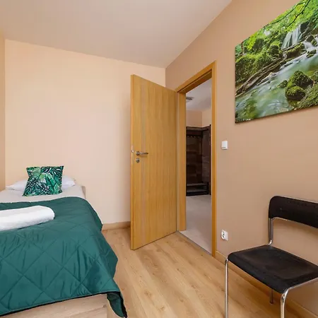 Grzegorzecka Family With Balcony & Parking Cracow By Renters Apartment