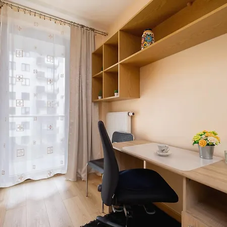 Grzegorzecka Family With Balcony & Parking Cracow By Renters Apartment *
