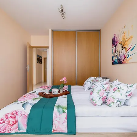 Apartment Grzegorzecka Family With Balcony & Parking Cracow By Renters *