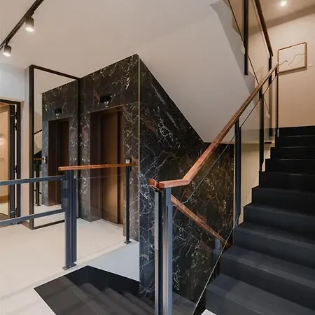 Luxury Two-bedroom With Terrace By Tyzenhauz Apartment
