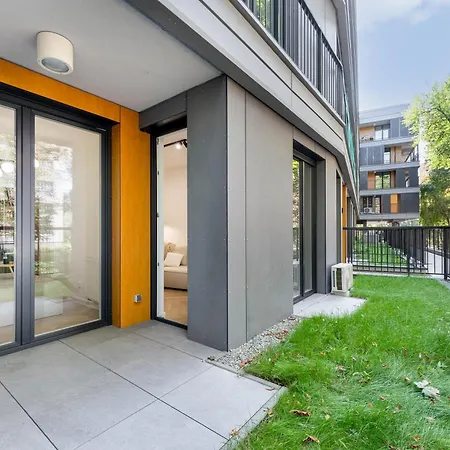 Luxury Two-bedroom With Terrace By Tyzenhauz Apartment