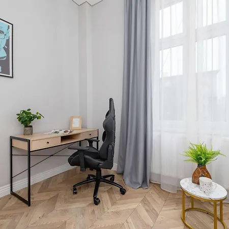 Apartment Elegant Family Near Center By Renters