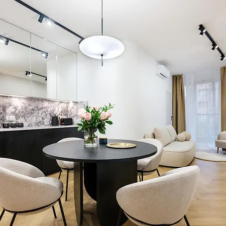 Luxury Two-bedroom With Terrace By Tyzenhauz Apartment