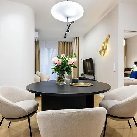 Apartment Luxury Two-bedroom With Terrace By Tyzenhauz *