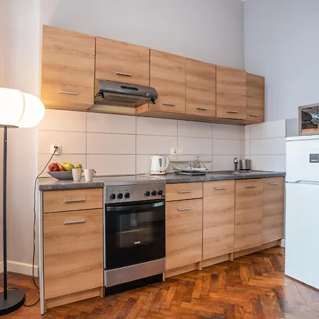 Perfect Place To In Center Apartment *