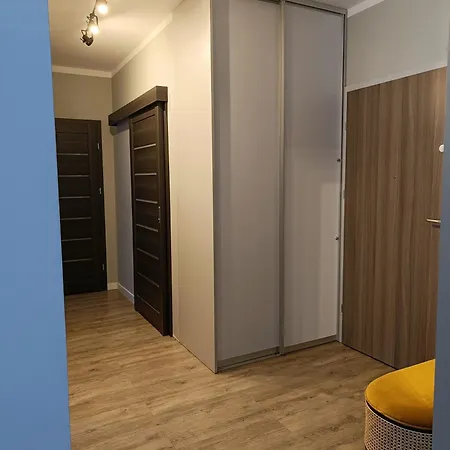 Uroczy Z Garazem Apartment *