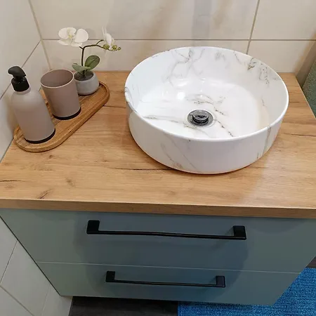 Uroczy Z Garazem Apartment *