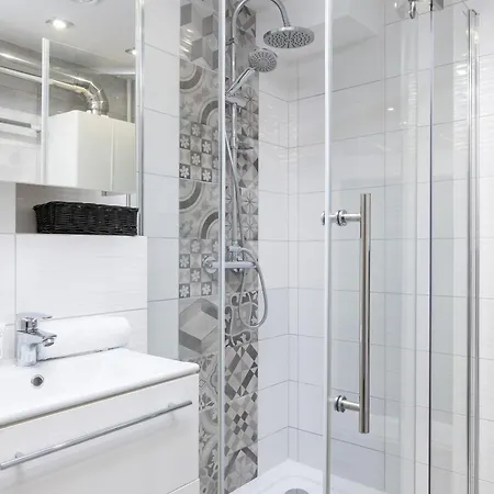 Classic & Elegant Moniuszki In By Renters