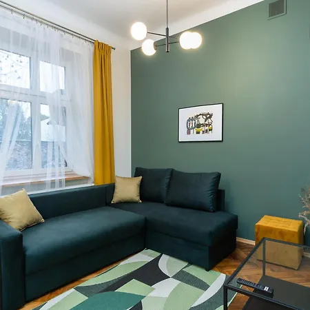 Old Town Emerald Apartment