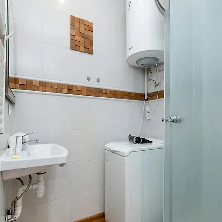 Bright Near Old Town And Wawel By Renters Apartment