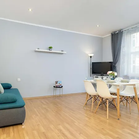 Bright Near Old Town And Wawel By Renters