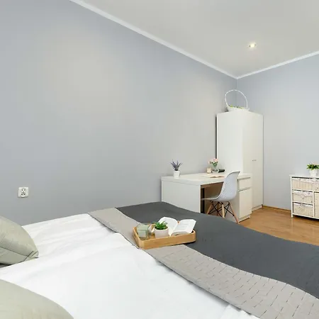 Bright Near Old Town And Wawel By Renters Apartment *