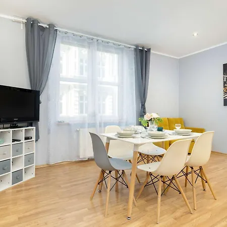 Bright Near Old Town And Wawel By Renters Apartment Krakow