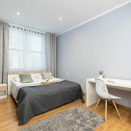 Bright Near Old Town And Wawel By Renters *