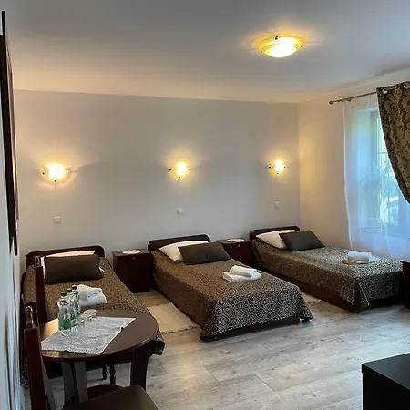 Hotel Dworek Złoty Róg I Restauracja 3*