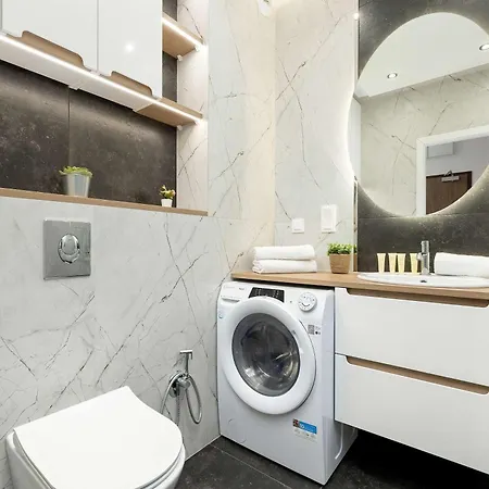 Stylish Near The Bonarka Shopping Center In Cracow By Renters Apartamento *