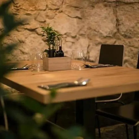 Uroczy Obok Opery I Dworca Glownego Z Netflix Krakow