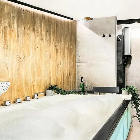 Premium Jacuzzi, Old Town Cracow Apartment