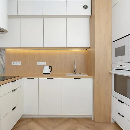Cozy Laszkiewicza With Parking By Renters *