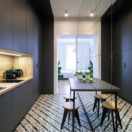 Golden Merchant Main Square Apartment *