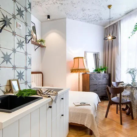 Golden Merchant Main Square Apartment