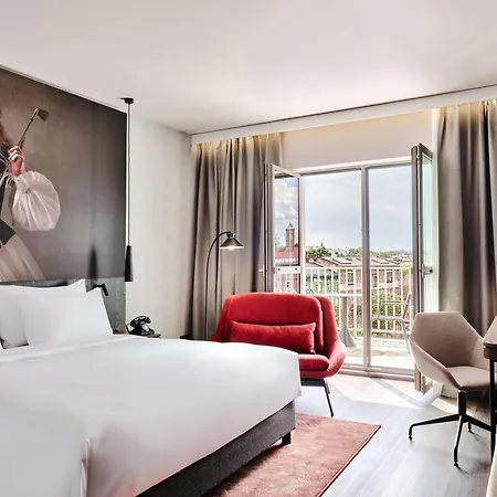 Radisson Red & Radisson Red Apartments, Otel 4*