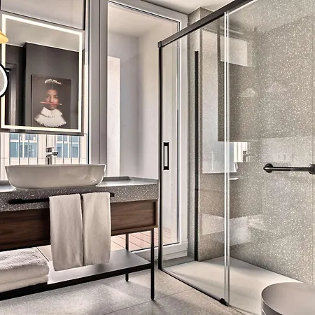 Ξενοδοχείο Radisson Red & Radisson Red Apartments,