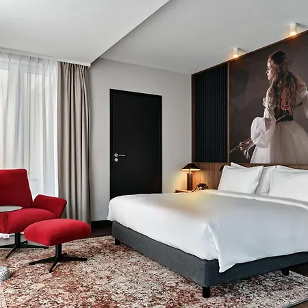 Radisson Red & Radisson Red Apartments, Otel 4*