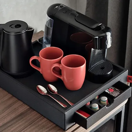 Otel Radisson Red & Radisson Red Apartments, 4*