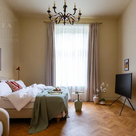 Le Jardin - Classy, Elegant In The Center Apartment *