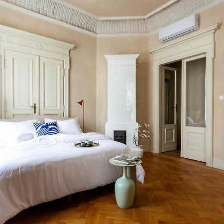 Le Jardin - Classy, Elegant In The Center Apartment *