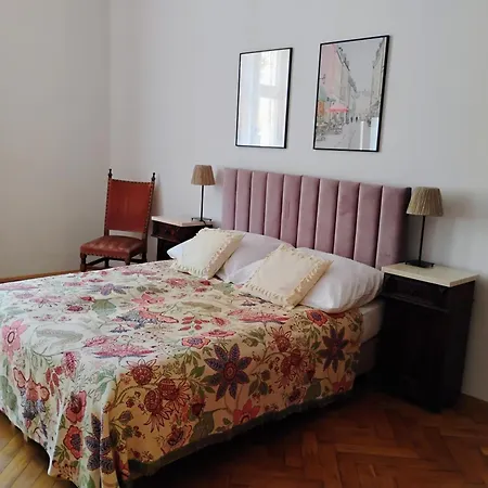 Rozy Apartment