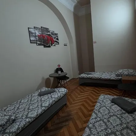 Fivehostel *