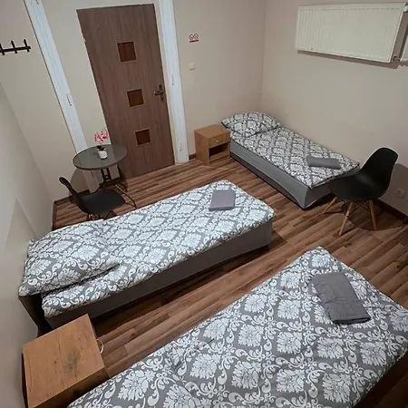 Fivehostel *