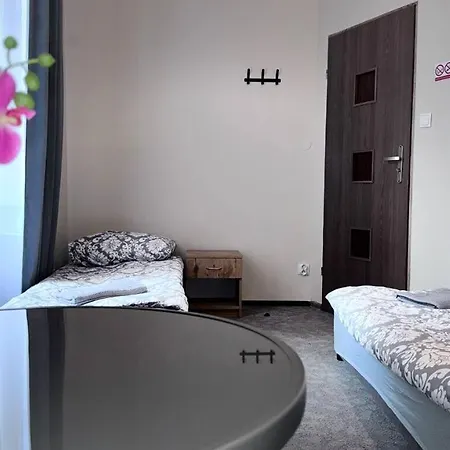 Fivehostel
