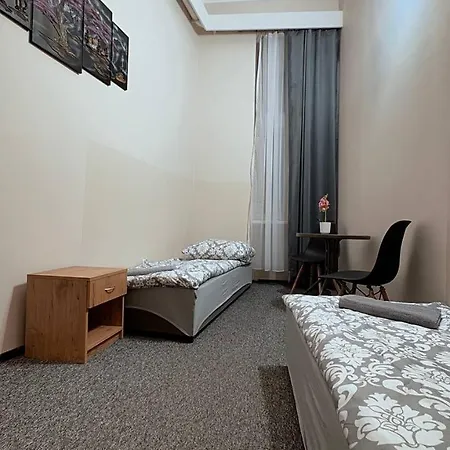 Fivehostel