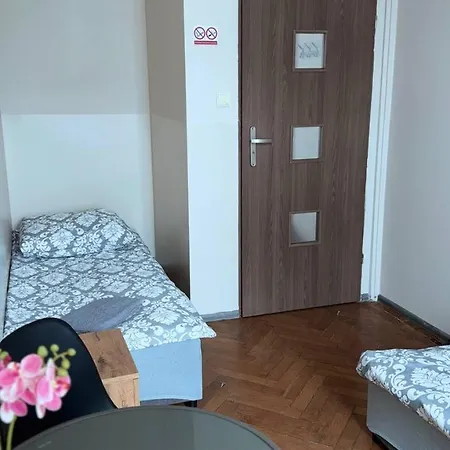Fivehostel *